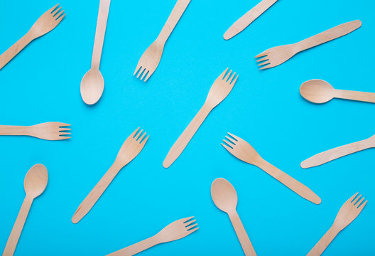 Environment protection. Wooden spoons and forksy, seamless pattern