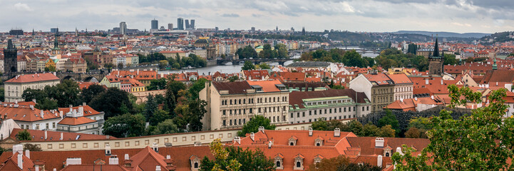 Obraz premium Panoramic view of the Vltava River and across the rooftops in Prague