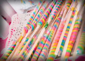 mesa de dulces, postres y pasteles