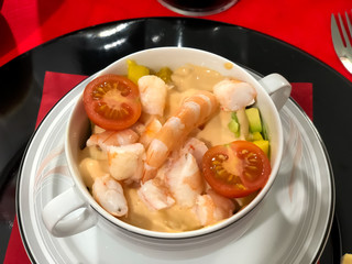 Today for lunch! Prawn salad with pink sauce and avocado.
