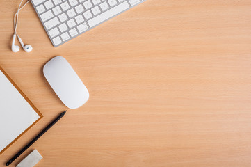 Espacio de trabajo, teclado y mouse