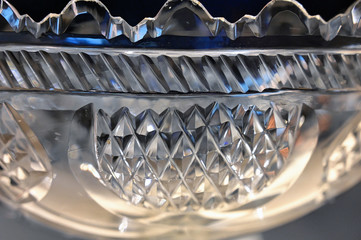 Three dimensional pattern on glass