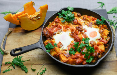 Spanish migas with pumpkin and meat