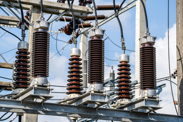 High voltage electrical insulation in a power substation