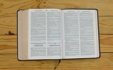 open bilingual bible book on1 Corinthians, Spanish and english 