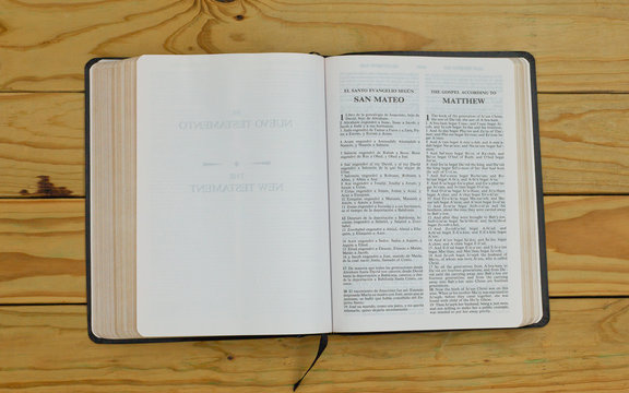 open bilingual bible book on Matthew, Spanish and english 