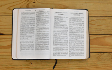 open bilingual bible book on Exodus, Spanish and english 