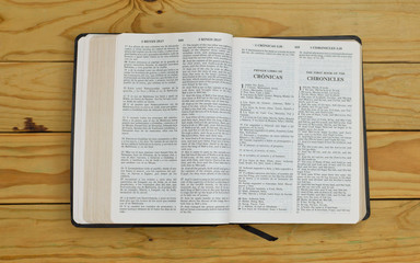 open bilingual bible book on the first book of the chronicles, Spanish and english 