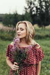 Naklejka premium girl with a bouquet