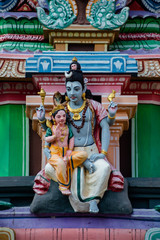 Obraz premium Hindu temple in Tamil Nadu, South India. Sculptures on Hindu temple gopura (tower) 