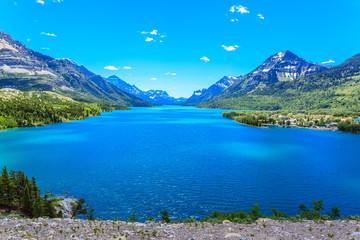 Obraz premium Upper Waterton Lake