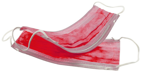 Masques chirurgicaux rouges sur fond blanc 