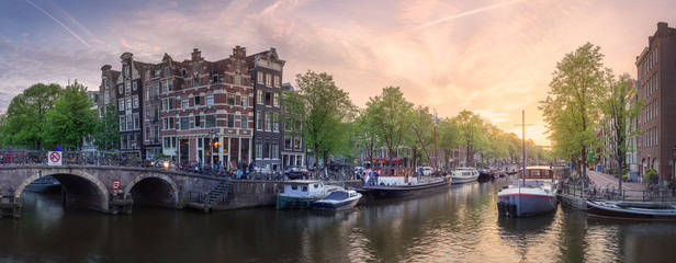 River, traditional old houses and boats, Amsterdam - obrazy, fototapety, plakaty