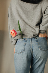 girl lifestyle holiday flower tulip jeans pocket