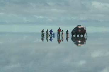 ボリビア　ウユニ塩湖　ツアー