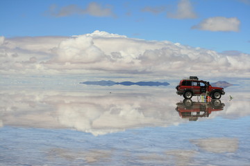 ボリビア　ウユニ塩湖　車