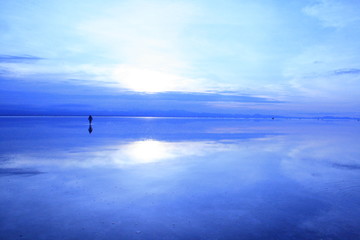 ウユニ塩湖　朝日