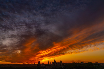 Obraz premium medieval castle or stronghold silhouette and beautiful sunset