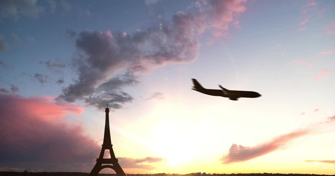 Silhouette di un aereo passeggeri all'atterraggio dall'aeroporto internazionale di Parigi al tramonto.