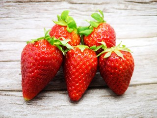 Erdbeeren appetitlich groß reif rot