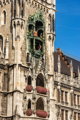 Obraz premium Neue Rathaus and Glockenspiel. Close-up of the New town hall of Munich with the ancient carillon, XIX century in neo-Gothic style in Marienplatz, the main square. Bavaria, Germany, Europe