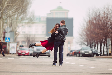 The guy turns a girl on the street in the city