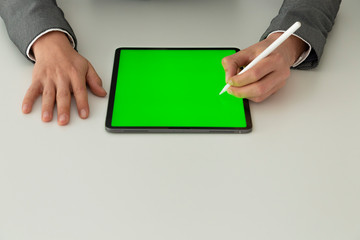 negocios y bolsa contrastando con ipad análisis 