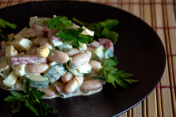 Salad with canned white beans and smoked sausage