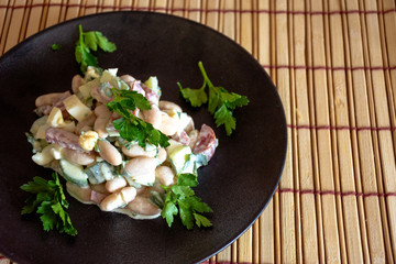 Salad with canned white beans and smoked sausage