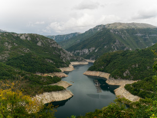 Obraz na płótnie Canvas The view of Piva lake in Montenegro. autumn 2019