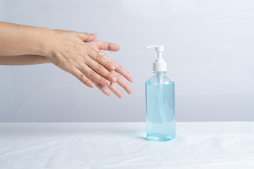Hand washing gel,
Sanitizing gel for cleaning.
