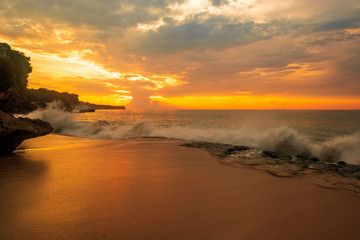 Obraz premium Seascape. Sunset time at the beach. Ocean with strong waves. Ocean background. Tegal Wangi beach, Bali, Indonesia