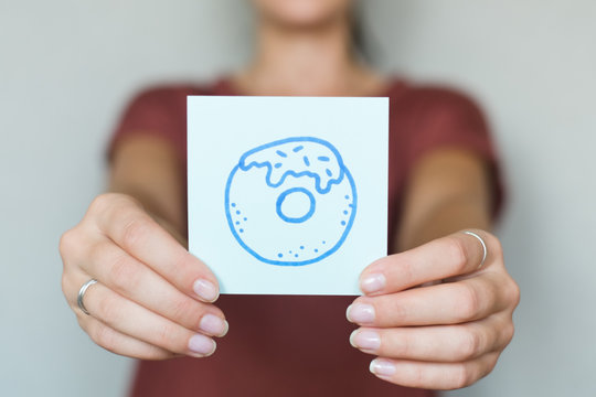 drawing image donut in hand