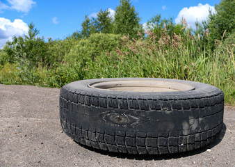 rubbed wheel of  lorry. worn wheel with  hole in  tire, worn rubber tread to  cord