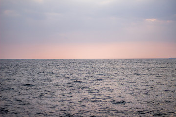 Fototapeta na wymiar blue ocean and pink sky with cloud before sunset in Sri Lanka