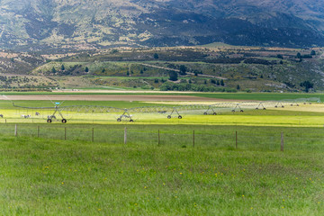 Obraz premium irrigation plant in green countryside, near Luggate, New Zealand