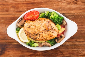 Grilled chicken breast with vegetables