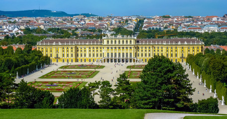 Naklejka premium Hietzing, Vienna / Austria - August 2011: The Shönbrunn Palace and gardens as seen from the Gloriette