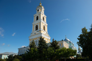 Fototapeta na wymiar The bell tower of the Trinity Seraphim-Diveevo monastery in the village of Diveevo