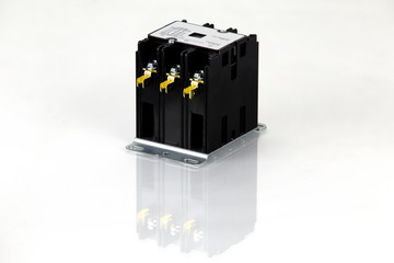 Magnetic contactor.
