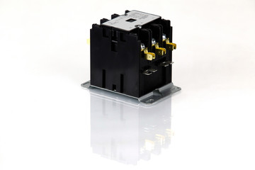 Magnetic contactor.