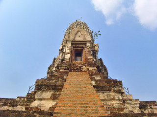 Wat Ratchaburana is a temple in Phra Nakhon Si Ayutthaya Historical Park. The chief pagoda of the temple is one of the best temples in the city. Located in the part of Ayutthaya Island.