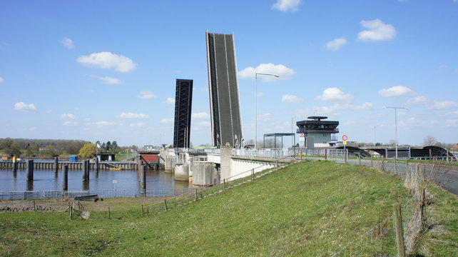 Das Huntesperrwerk bei Elsfleth