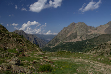Fototapeta na wymiar trekking to the lakes of Sant'Anna in the upper Stura Valley