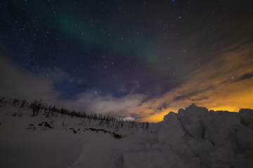 In attesa dell'aurora boreale oltre il circolo polare artico