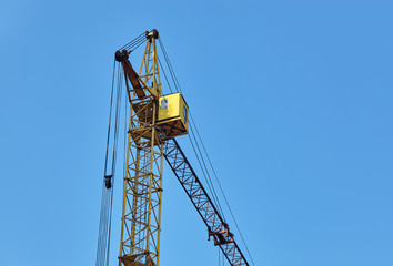 Fototapeta na wymiar Tower crane building a house against sky