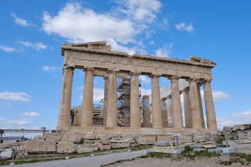 Obraz premium Parthenon. Emblematic temple restored in an archaeological site with Doric columns built in 447 a. C.