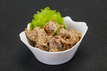 Chicken liver with cream and dry tomatoes