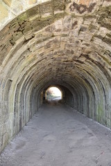 Fototapeta na wymiar Tunel, przejscie pod starym mostem