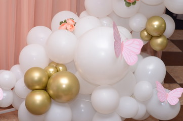 pink photo zone from balloons with gold inserts